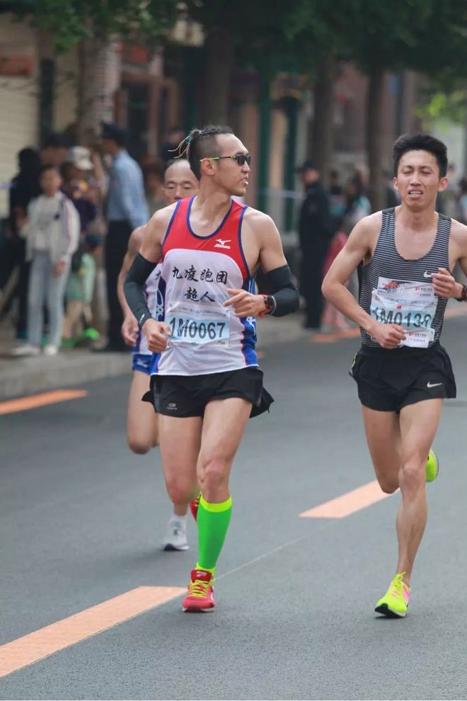 谁也别客气——我们是冠军！