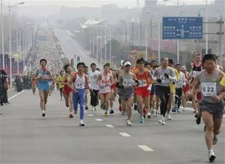 大马、大坡，大吃、大喝 | 贴地飞，大马行