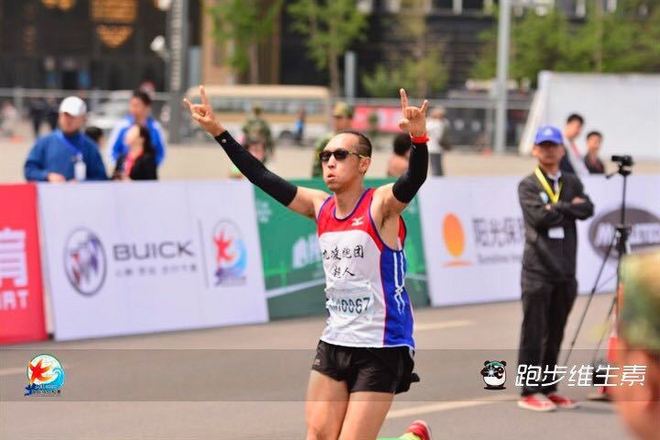 谁也别客气——我们是冠军！