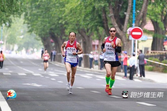 谁也别客气——我们是冠军！