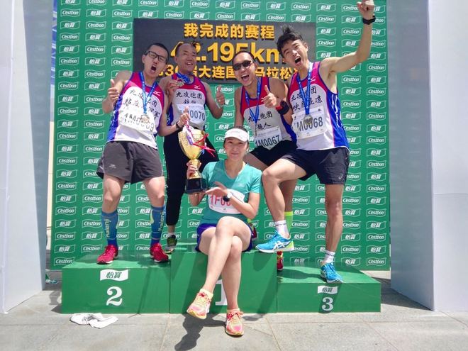 谁也别客气——我们是冠军！