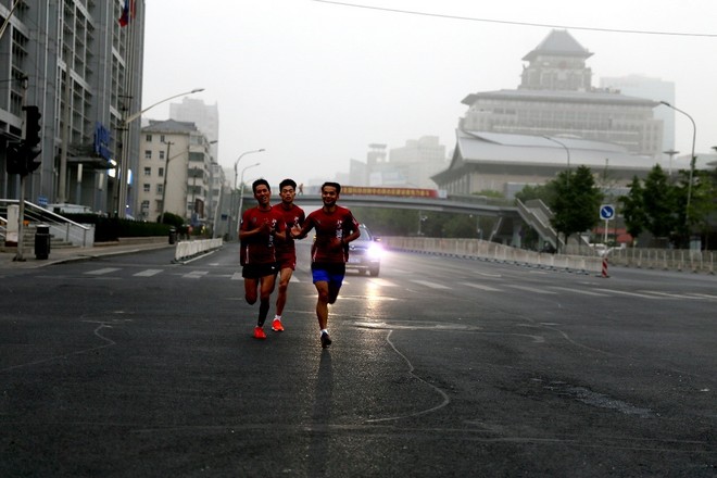 厉害了，这群人跑了1200公里，就为给她过个生日