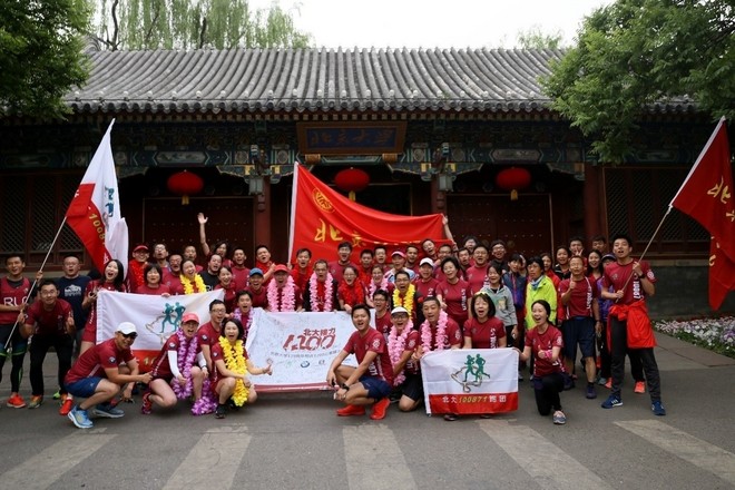 厉害了，这群人跑了1200公里，就为给她过个生日