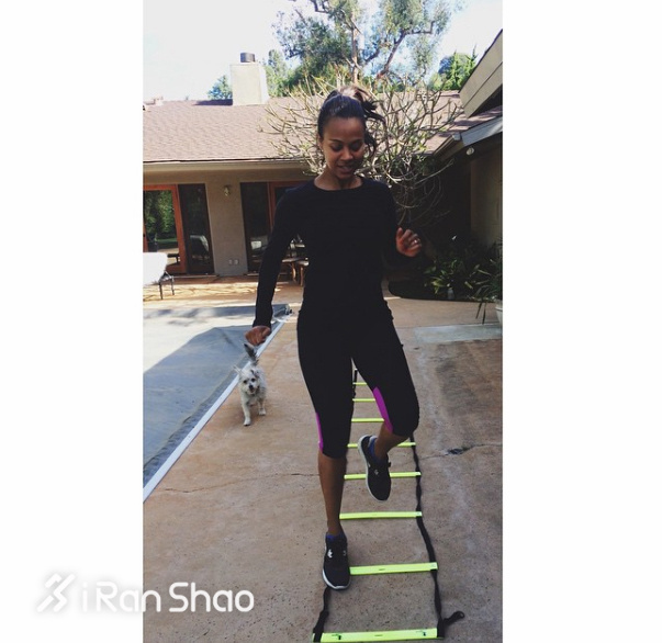 热点 | 运动女神佐伊·索尔达娜 怎么总是被染色去拯救银河