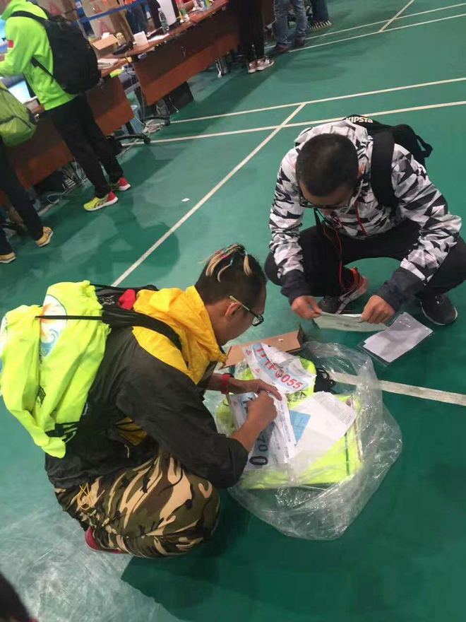 谁也别客气——我们是冠军！