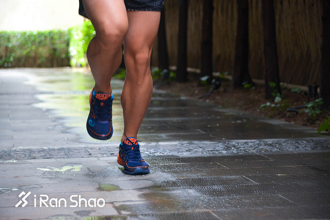 跑鞋 | 改头换面的训练帮手 Asics Noosa FF评测