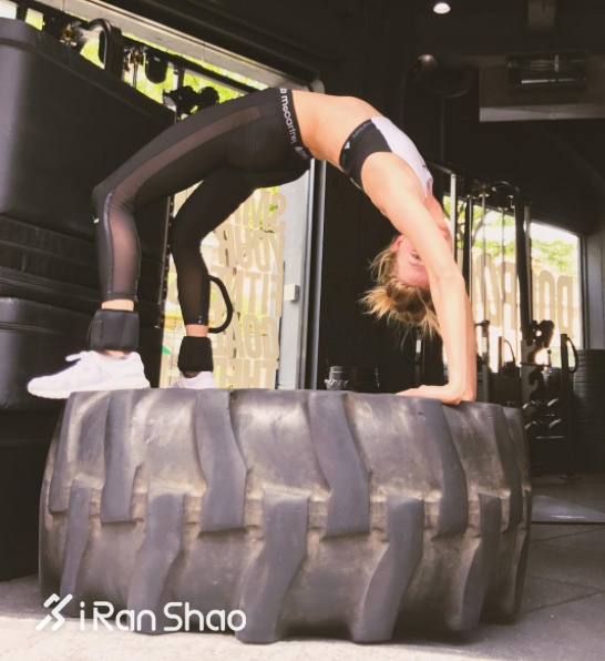 热点 | 能走秀会写码 90后超模Karlie Kloss还要挑战马拉松