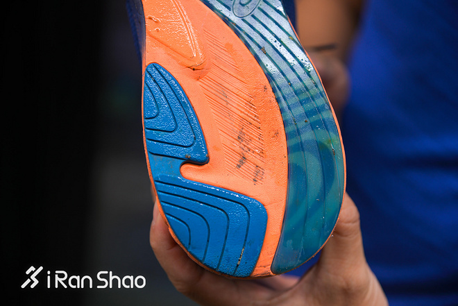 跑鞋 | 改头换面的训练帮手 Asics Noosa FF评测