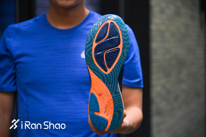 跑鞋 | 改头换面的训练帮手 Asics Noosa FF评测