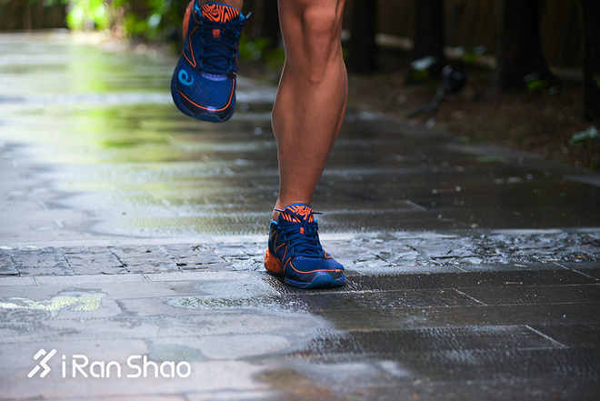 跑鞋 | 改头换面的训练帮手 Asics Noosa FF评测