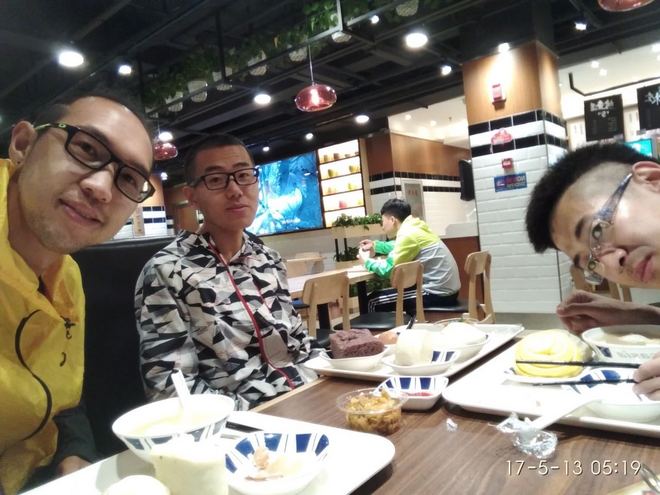 谁也别客气——我们是冠军！