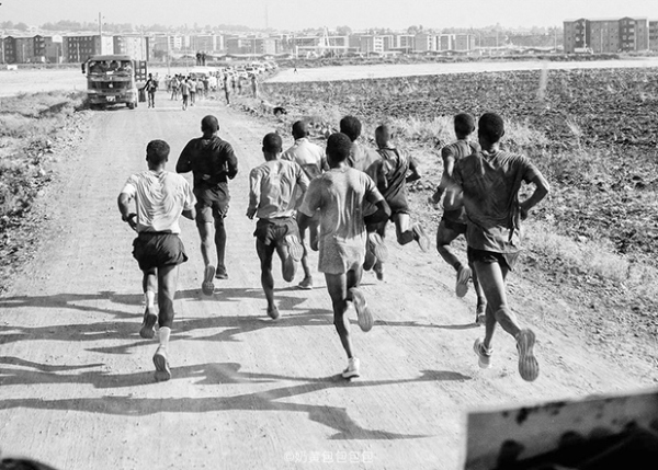 除了结果，BREAKING2“破二”挑战的一切都趋近完美了