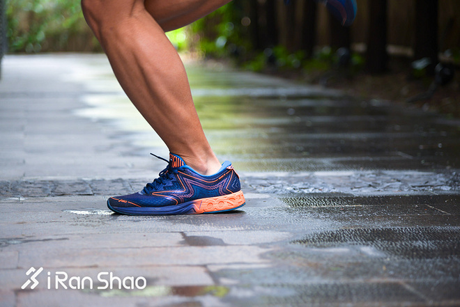 跑鞋 | 改头换面的训练帮手 Asics Noosa FF评测