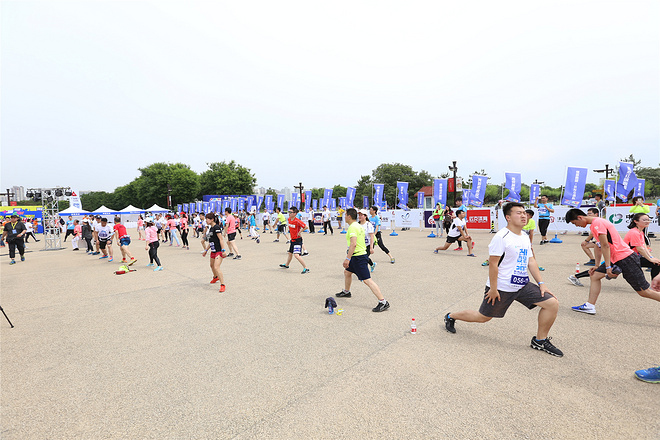 十城24小时首站鸣枪，西安上演跑圈“百团大战”