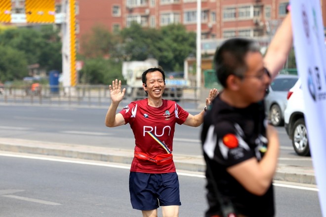 厉害了，这群人跑了1200公里，就为给她过个生日