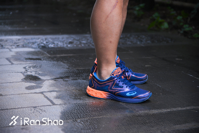 跑鞋 | 改头换面的训练帮手 Asics Noosa FF评测
