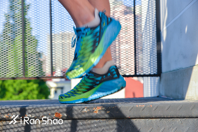 跑鞋 | 28mm高的底也有速度梦 HOKA ONE ONE Clayton 2深度评测