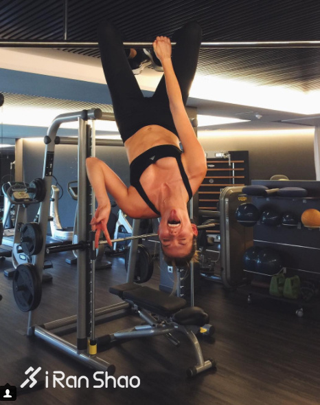 热点 | 能走秀会写码 90后超模Karlie Kloss还要挑战马拉松