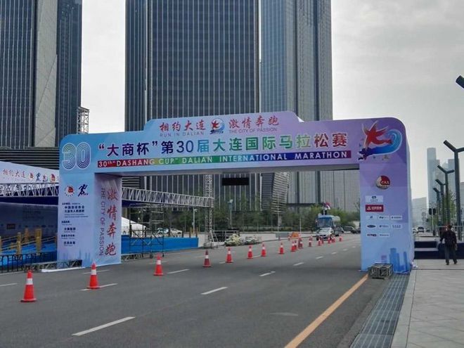 爸，我给你带回来一个瓶起子