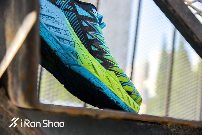 跑鞋 | 28mm高的底也有速度梦 HOKA ONE ONE Clayton 2深度评测