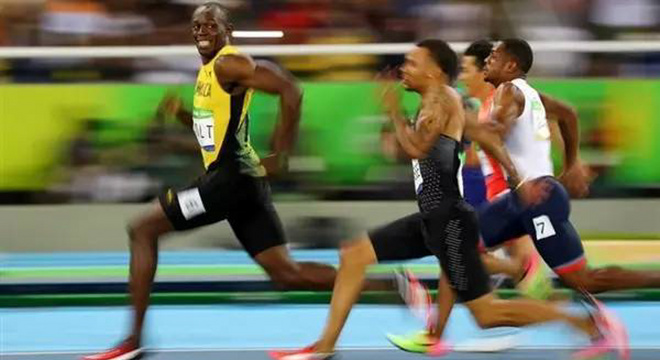 TopX | 跑着跑着就笑了 盘点跑步场上那些啼笑皆非的瞬间