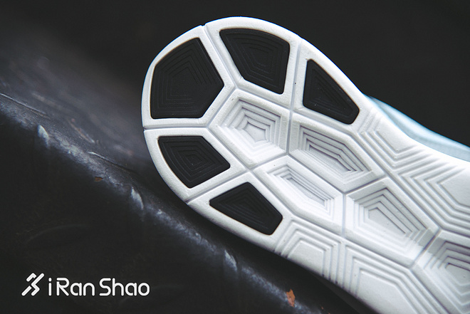 开箱 | Nike Zoom Fly 不能破二但我有平民版破二跑鞋