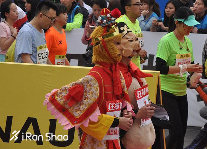 TopX | 跑着跑着就笑了 盘点跑步场上那些啼笑皆非的瞬间