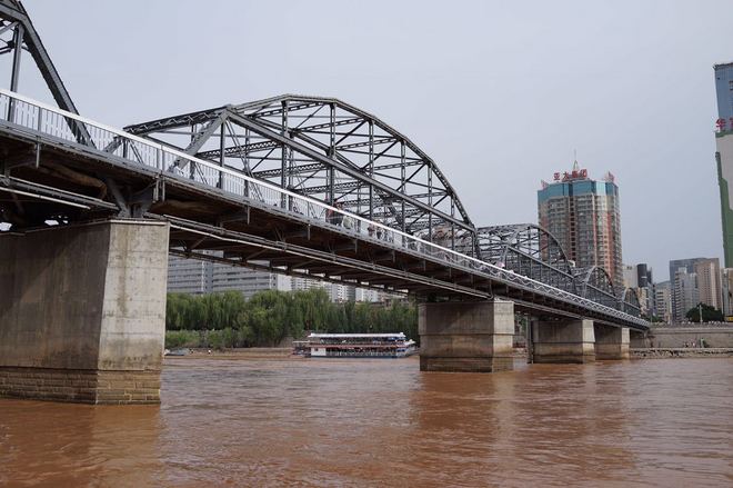 我向西，登远峰，晒成一身古铜  #2017兰州马拉松回忆兼小结#