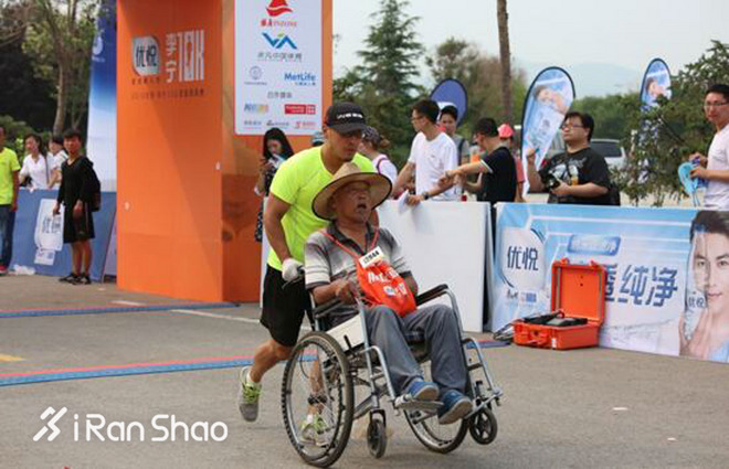 热点 | 父亲节“炫父” 是时候让爸爸带我们跑步了