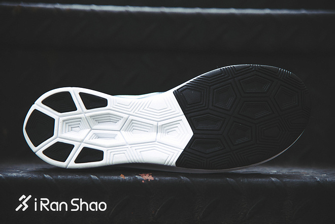 开箱 | Nike Zoom Fly 不能破二但我有平民版破二跑鞋