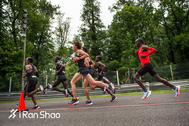 TopX | 跑步装备有多重要 不穿跑鞋照样跑