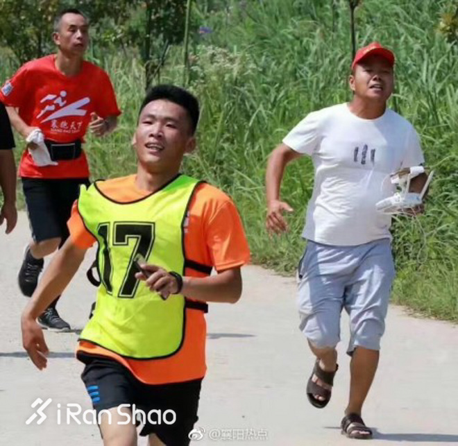 TopX | 跑着跑着就笑了 盘点跑步场上那些啼笑皆非的瞬间