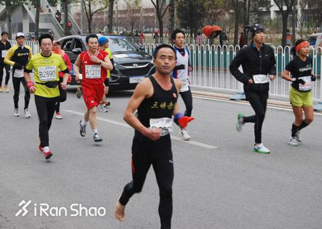 TopX | 跑步装备有多重要 不穿跑鞋照样跑