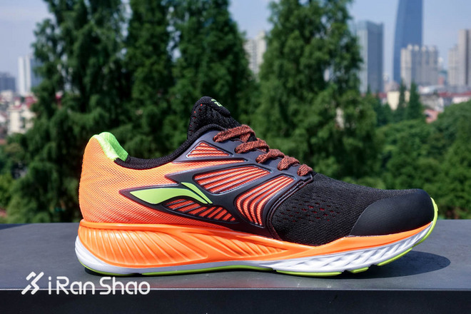 跑鞋 | 腾云驾速 李宁云四代·叠影