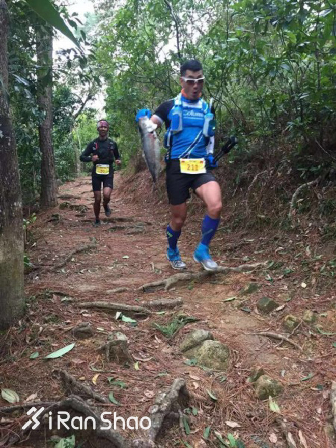 TopX | 跑着跑着就笑了 盘点跑步场上那些啼笑皆非的瞬间