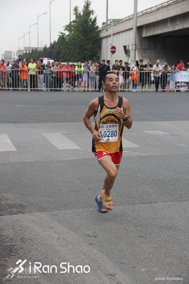 TopX | 跑步装备有多重要 不穿跑鞋照样跑