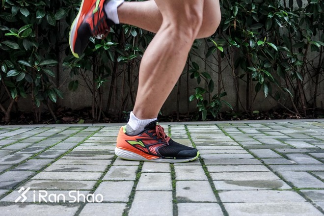 跑鞋 | 腾云驾速 李宁云四代·叠影