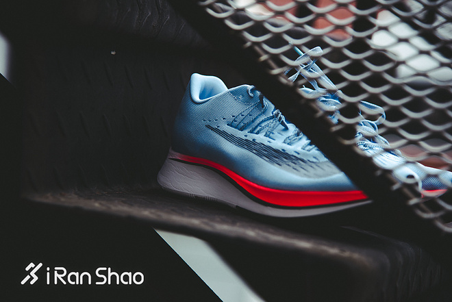 开箱 | Nike Zoom Fly 不能破二但我有平民版破二跑鞋