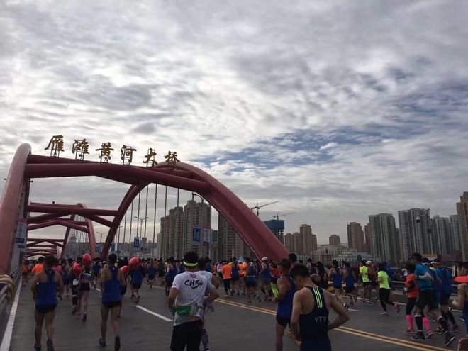 一条河，一碗面，一本书，把兰州带回家！