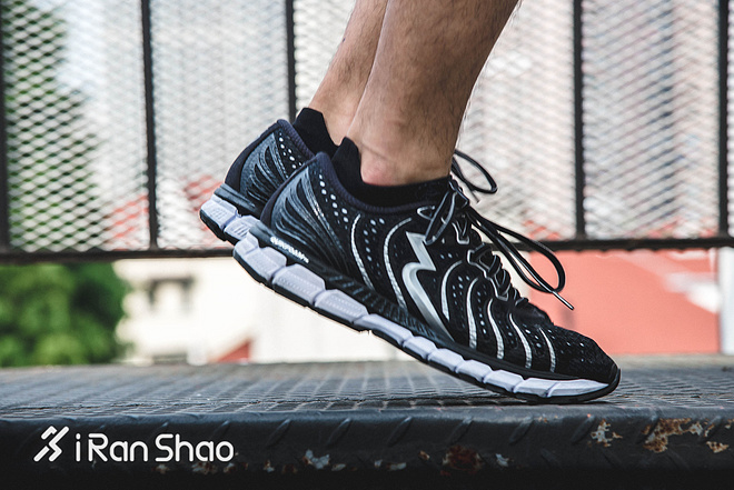 跑鞋 | 现在还穿传统跑鞋是什么体验 361° Stratomic深度评测