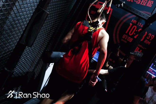 你造么 | @燃烧装备实验室 造了跑赢马拉松世界纪录的机器