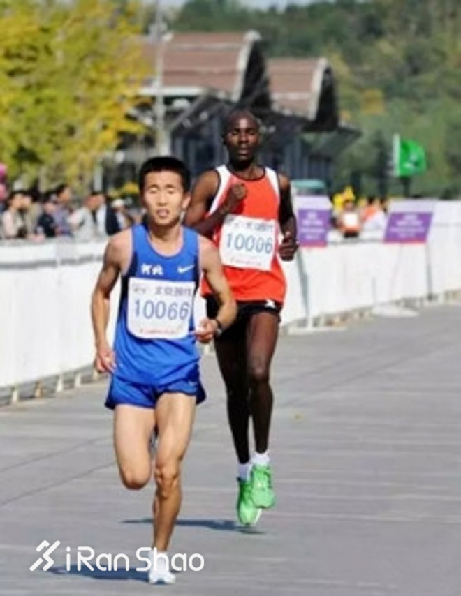 跑坛新星“杨龙伟”：脚勤三人组，一起跑未来