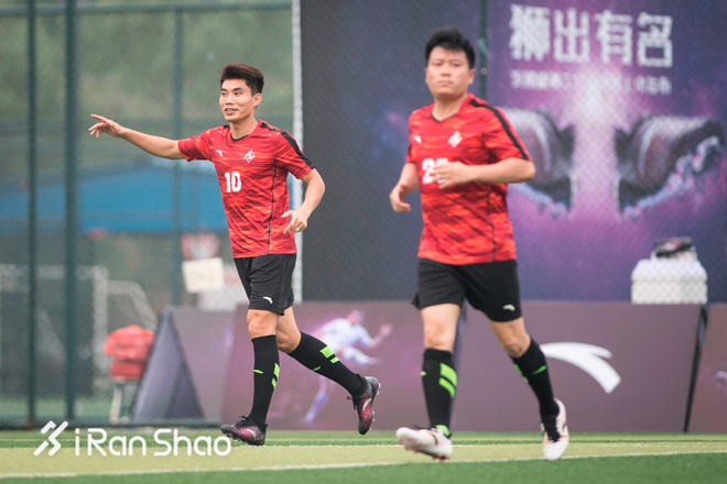 一周新鲜装备资讯 | 耐克居高思危逆转其势 安踏稳坐国产运动头牌