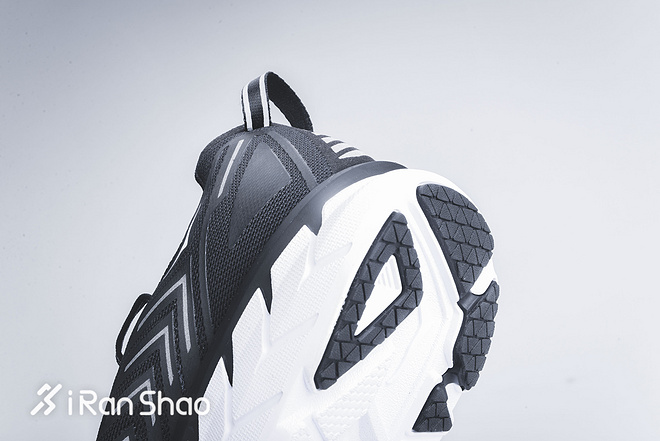 开箱 | HOKA ONE ONE Clifton 4 你要的是最强缓冲还是更强缓冲