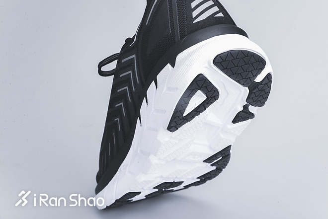 开箱 | HOKA ONE ONE Clifton 4 你要的是最强缓冲还是更强缓冲