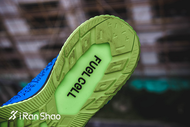开箱 | New Balance FuelCell 氮气TPU兄弟亲自上阵了