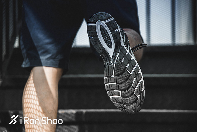跑鞋 | 现在还穿传统跑鞋是什么体验 361° Stratomic深度评测