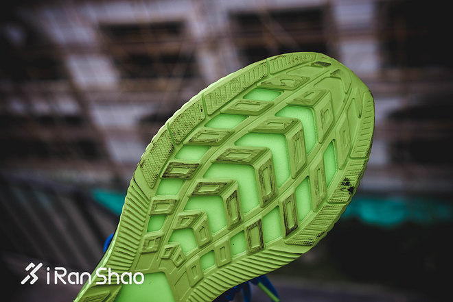 开箱 | New Balance FuelCell 氮气TPU兄弟亲自上阵了