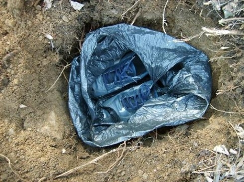 沉痛悼念我的第一双跑鞋