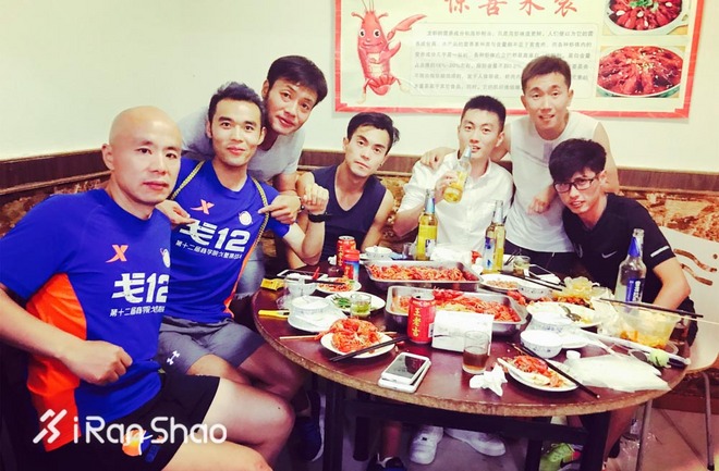 跑坛新星“杨龙伟”：脚勤三人组，一起跑未来